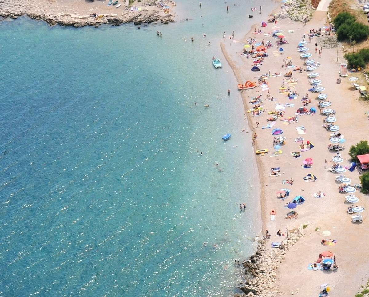 Beach in the camp Tiha in Šilo